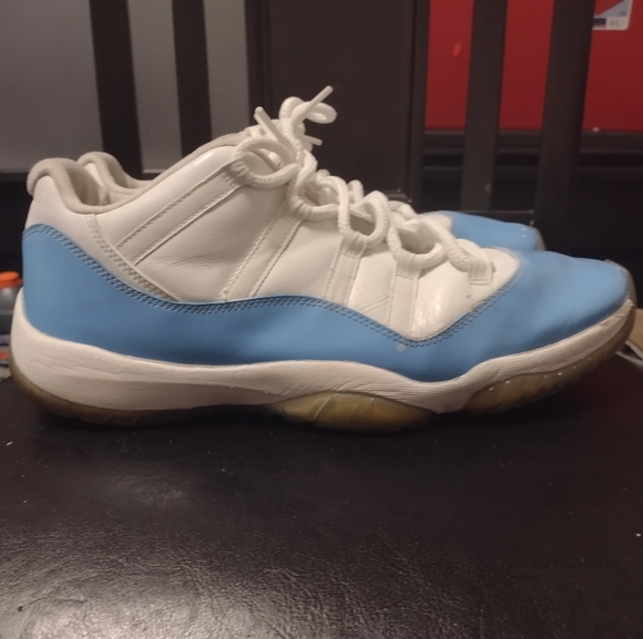 Jordan 11 Low UNC - Picture 2 of 6